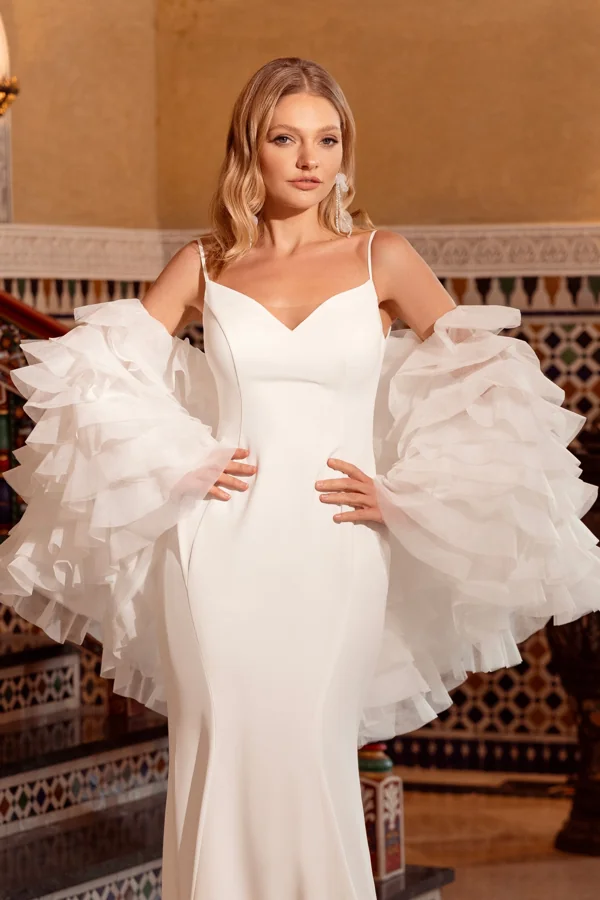 Reduzierter Brautlook aus der offiziellen Kollektion von Daniela Di Marino